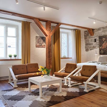 Historic Apartment With Private Garden In Old Town Талин Екстериор снимка