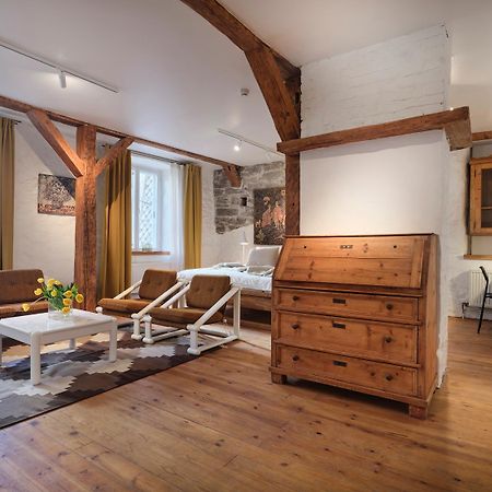 Historic Apartment With Private Garden In Old Town Талин Екстериор снимка