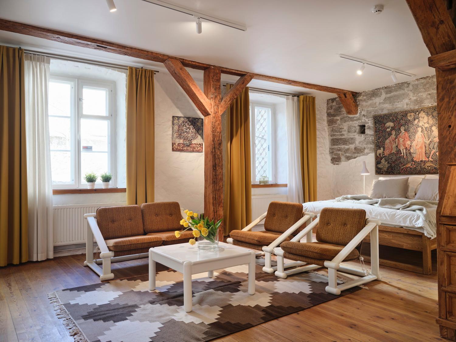 Historic Apartment With Private Garden In Old Town Талин Екстериор снимка